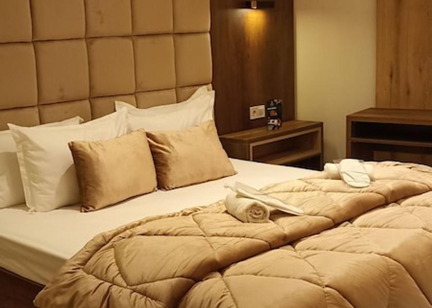  Oran Room