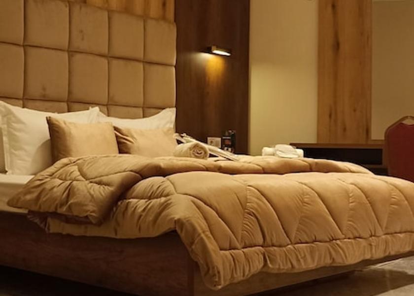  Oran Room