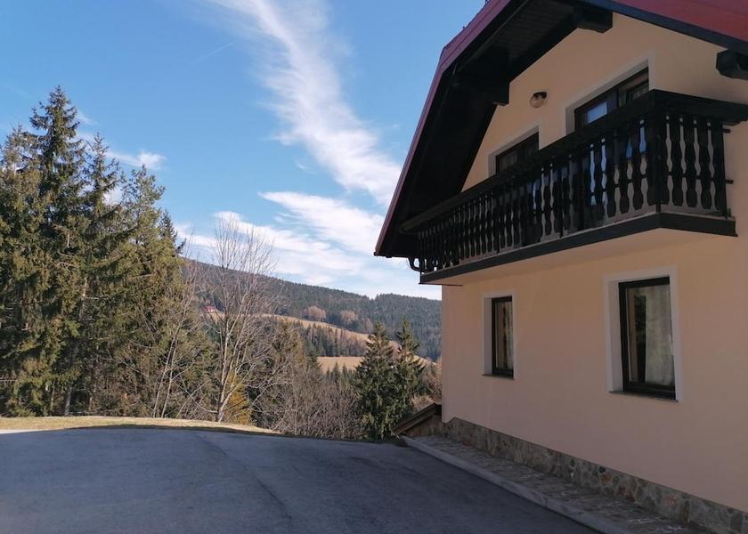  Zrece Exterior Detail