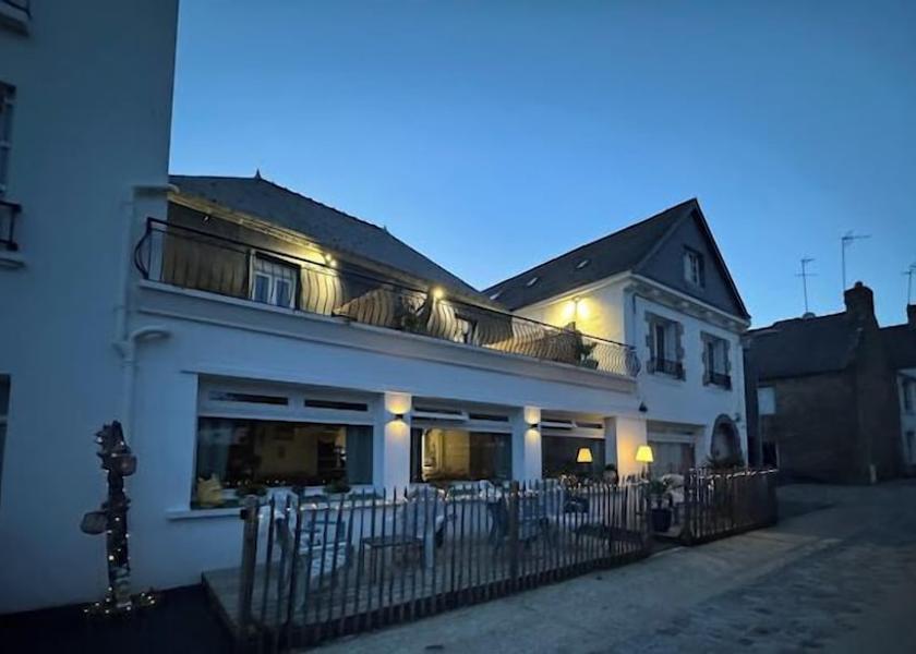 Brittany Erdeven Facade