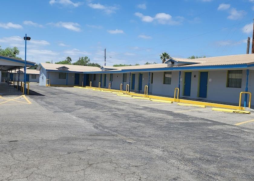 Texas Carrizo Springs Front of property