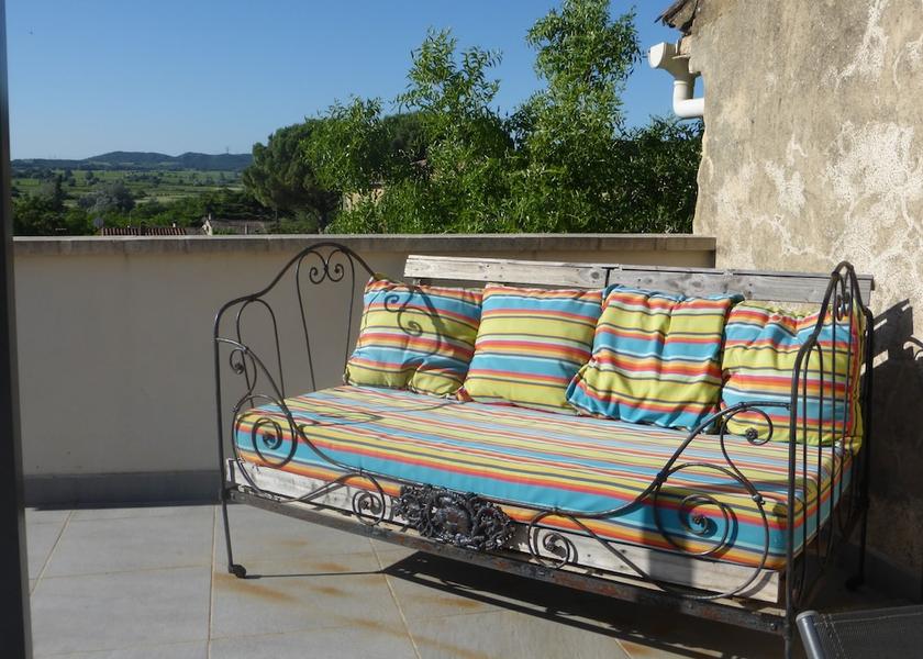 Occitanie Laudun Exterior Detail