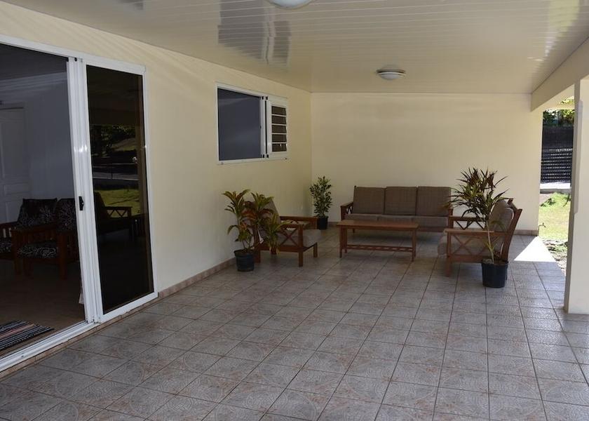  Nuku Hiva Courtyard