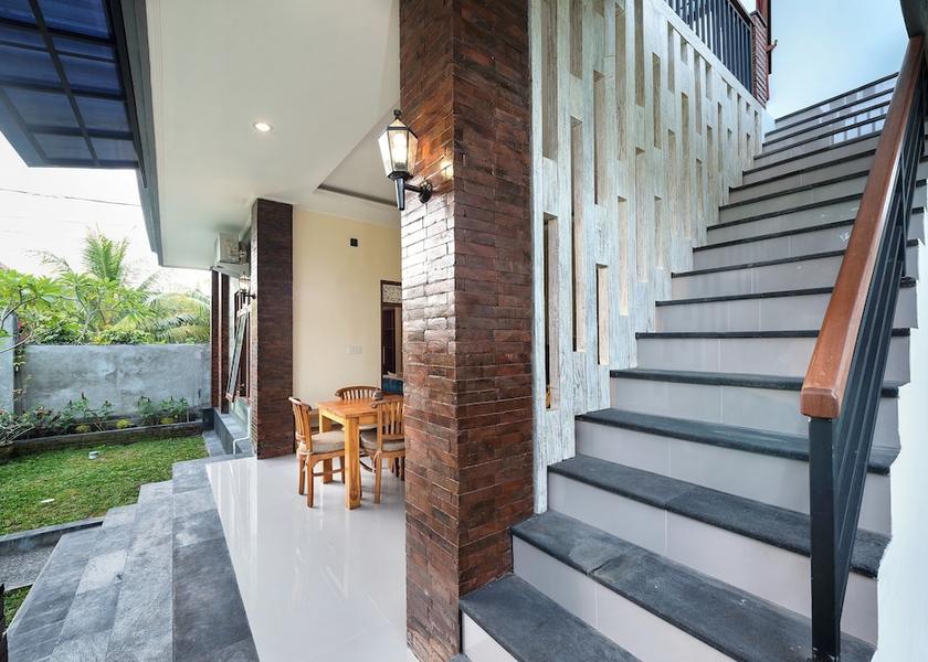 Bali Sukawati Staircase