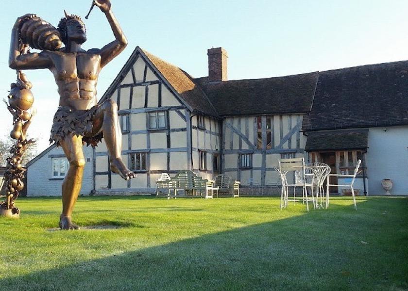 England Pershore Exterior Detail