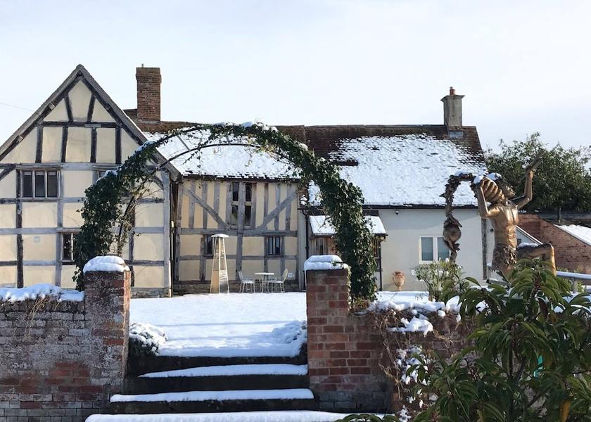 England Pershore Exterior Detail