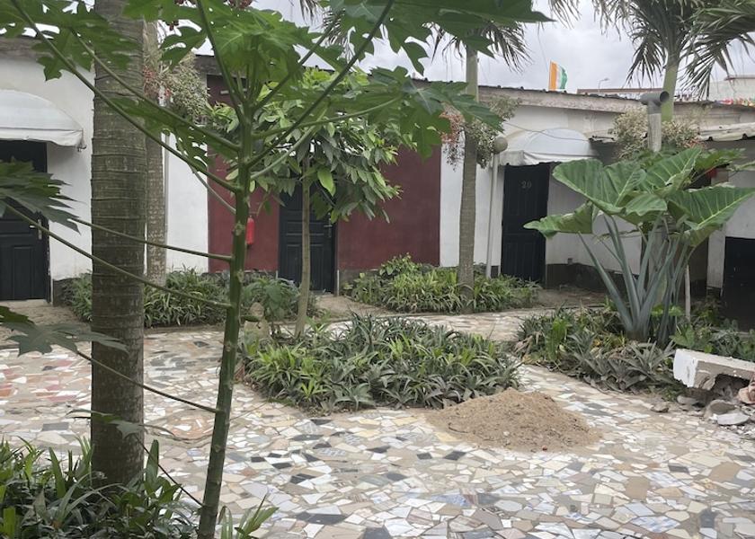  Abidjan Exterior Detail