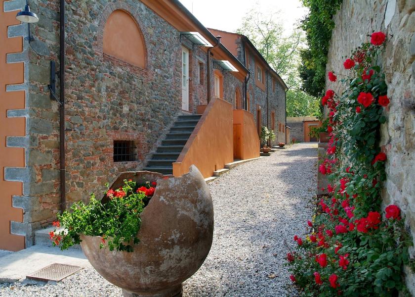 Tuscany Capannori Exterior Detail