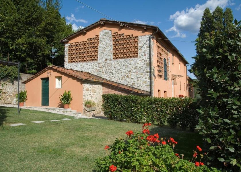 Tuscany Capannori Exterior Detail