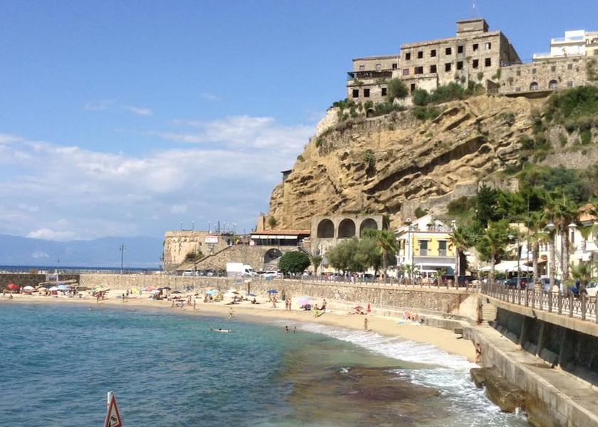 Calabria Pizzo Beach
