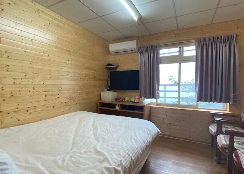 Hsinchu County Wufeng Room