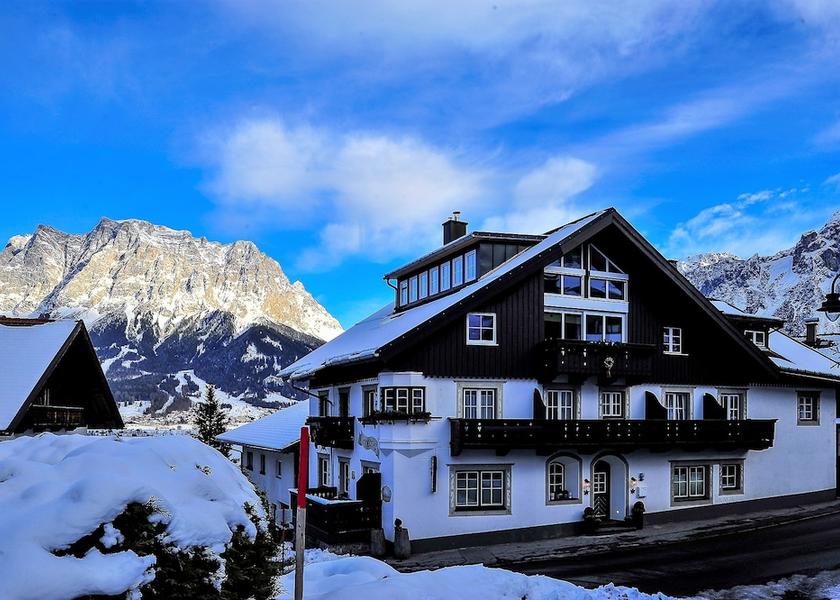 Tirol Lermoos Facade