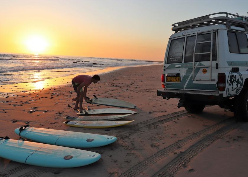 Surfing/boogie boarding