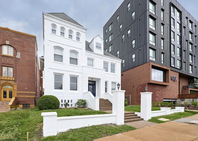 Missouri St. Louis Facade