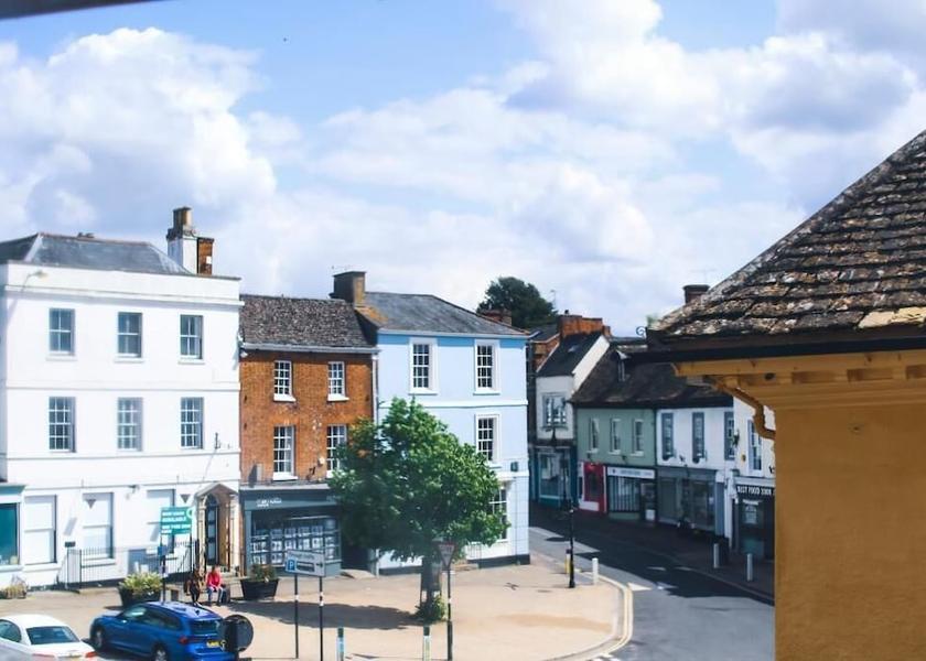 England Faringdon Exterior Detail