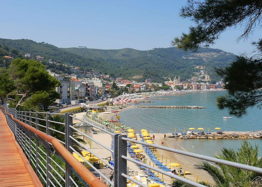 Liguria Cervo Exterior Detail