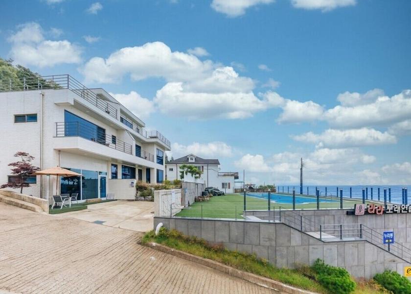 North Gyeongsang Yeongdeok Room