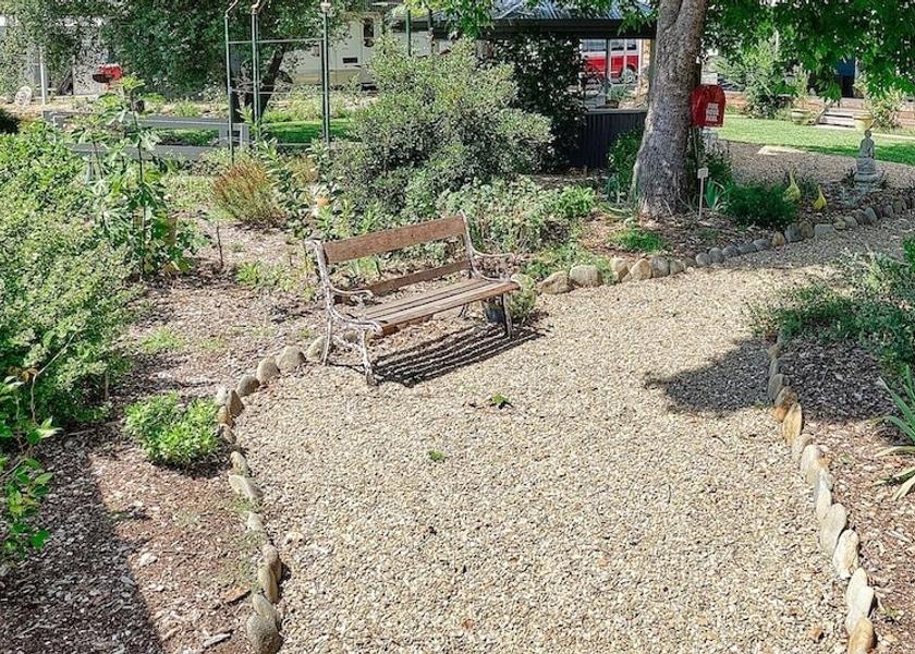 Victoria Bright Garden