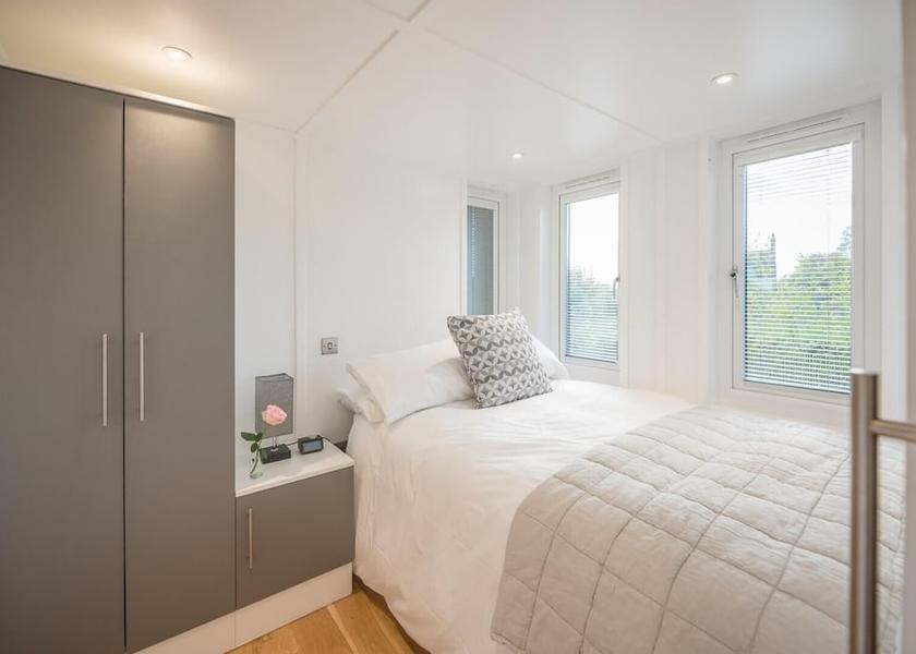 Virginia Woodbridge Interior Entrance