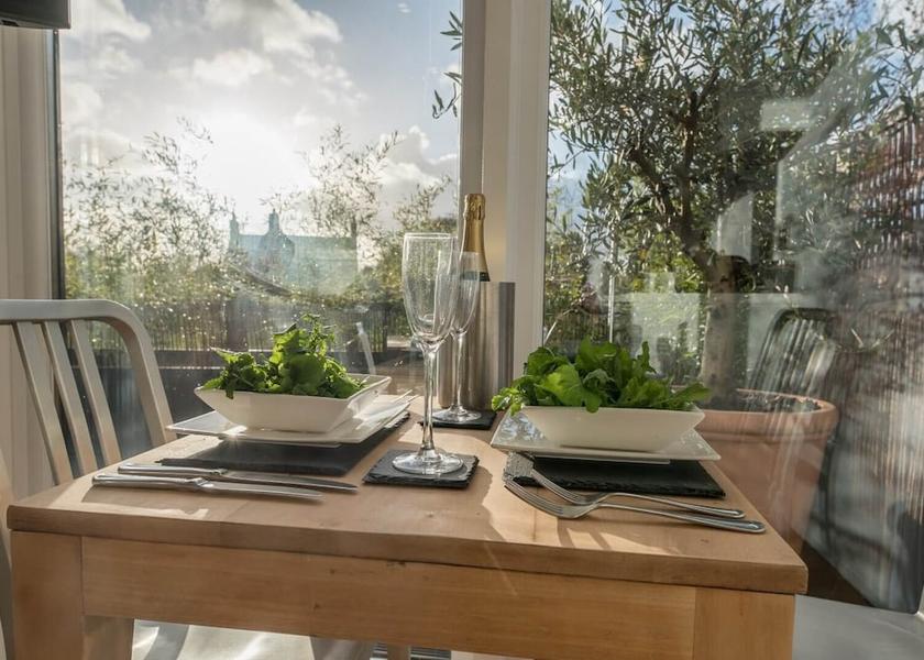 Virginia Woodbridge Interior Entrance