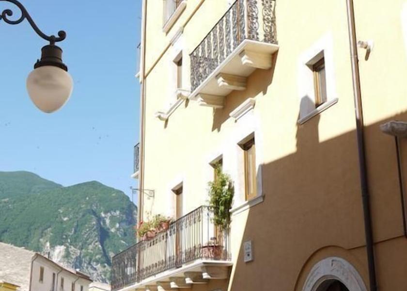 Abruzzo Tocco da Casauria Exterior Detail