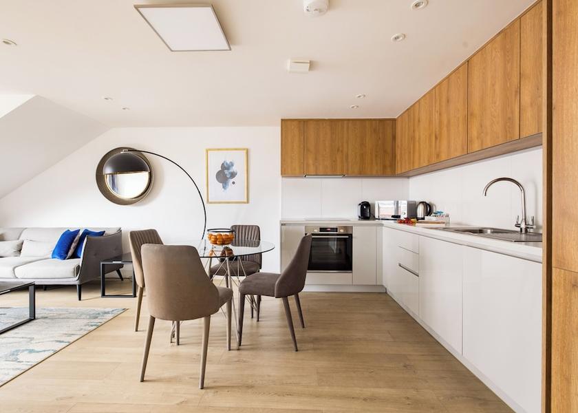 England Staines In-Room Dining