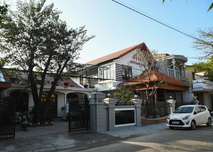 Hue Municipality Hue Exterior Detail