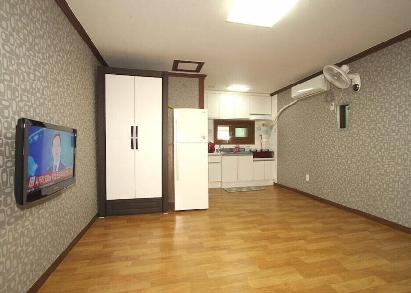 North Gyeongsang Pohang Room