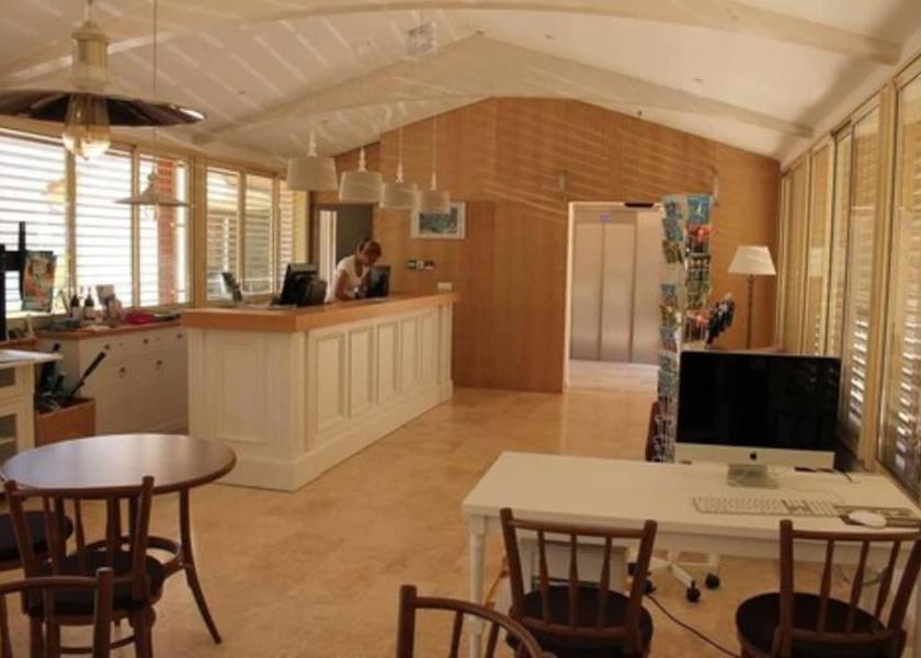 Provence - Alpes - Cote d'Azur Saint-Cyr-sur-Mer Reception