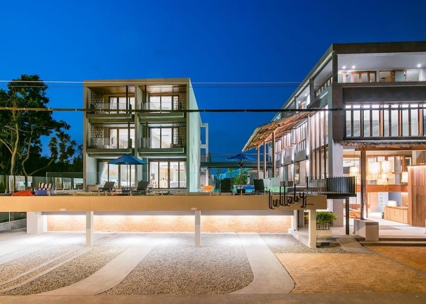 Phetchaburi Province Cha-am Front of property - evening/night
