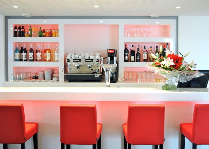 Auvergne-Rhone-Alpes Chaponnay Bar