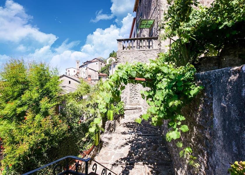 Tuscany Bagni Di Lucca Exterior Detail