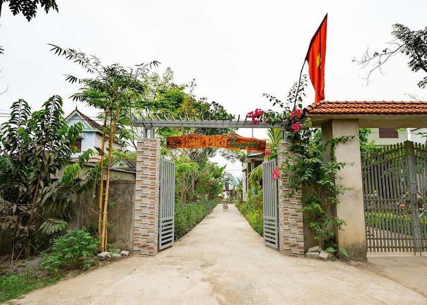 Quang Tri Province Bo Trach Exterior Detail
