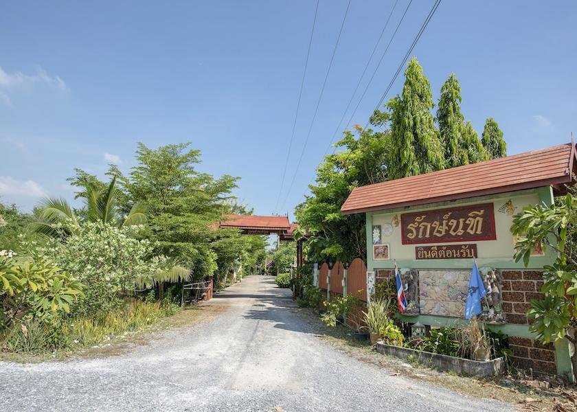 Nakhon Pathom Bang Len Exterior Detail
