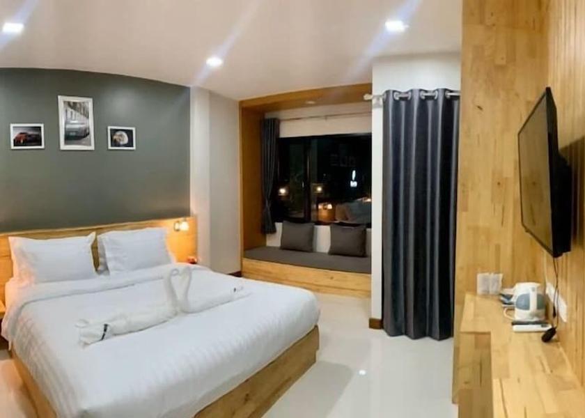 Ubon Ratchathani Province Warin Chamrap Room