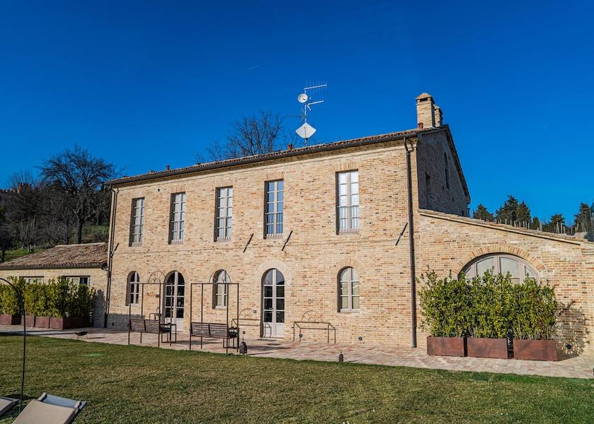 Marche Gradara Pool