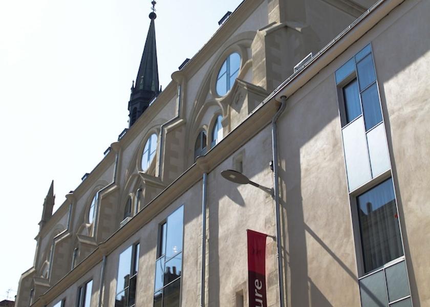 Nouvelle-Aquitaine Poitiers Exterior Detail