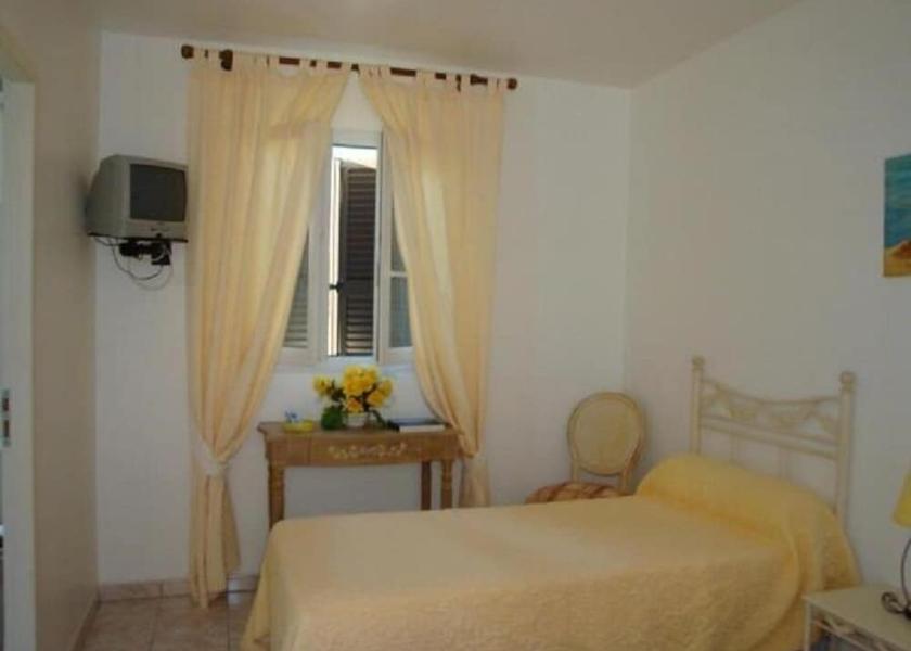 Corsica Galeria Room