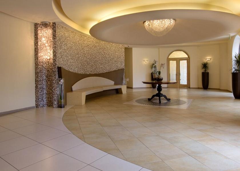 Campania Mercato San Severino Hallway