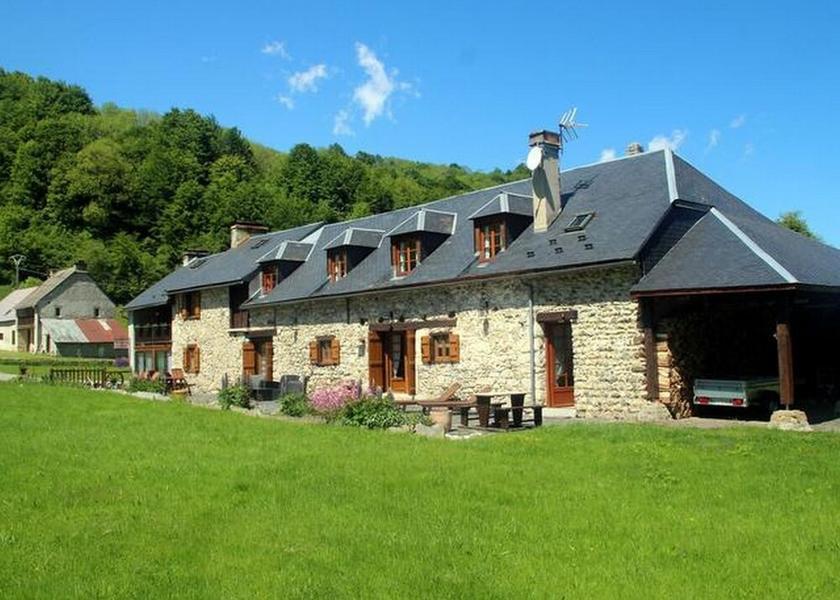 Occitanie Campan Exterior Detail