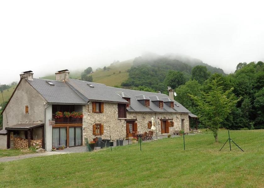 Occitanie Campan Exterior Detail