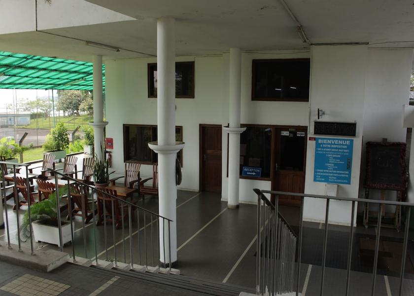  Edea Interior Entrance