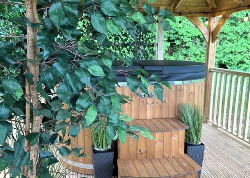 England Southwell Private Spa Tub