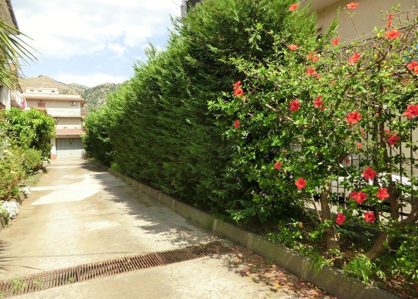 Sicily Gaggi Property Grounds