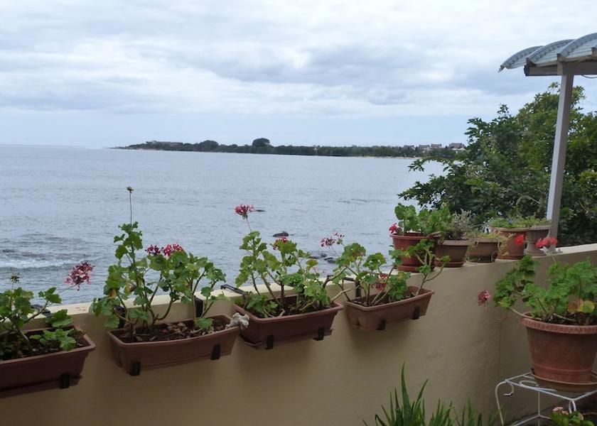  Tombeau Bay Exterior