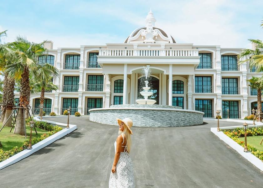 Chonburi Sattahip Facade