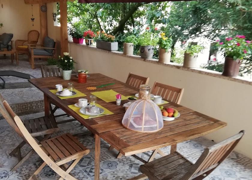 Bourgogne-Franche-Comté Tournus Breakfast buffet
