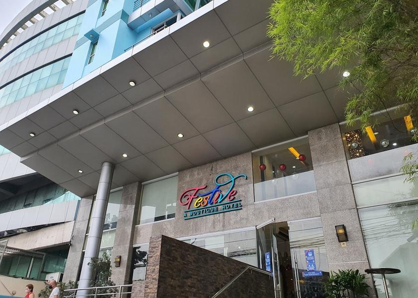  Makati Front of property