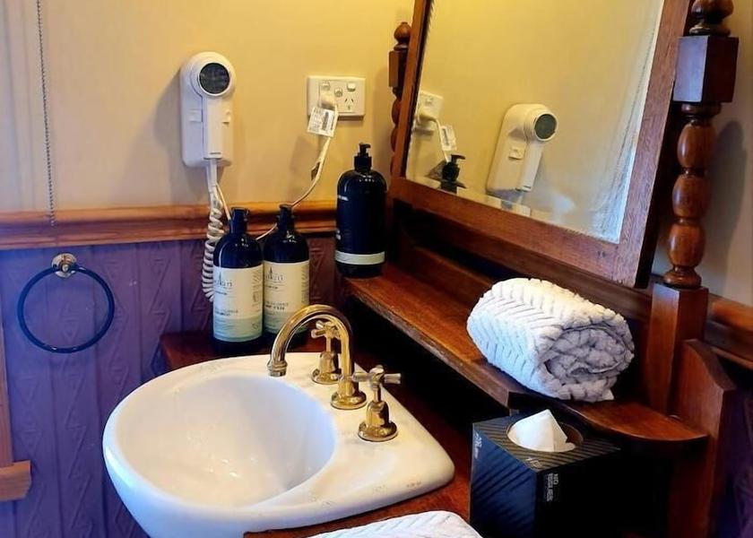 Tasmania Mole Creek Bathroom