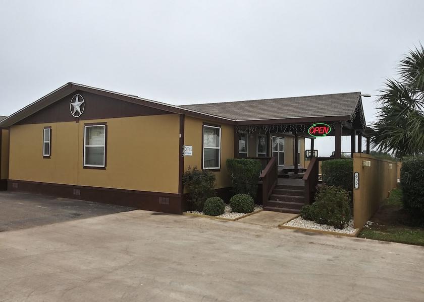 Texas Cotulla Exterior Detail